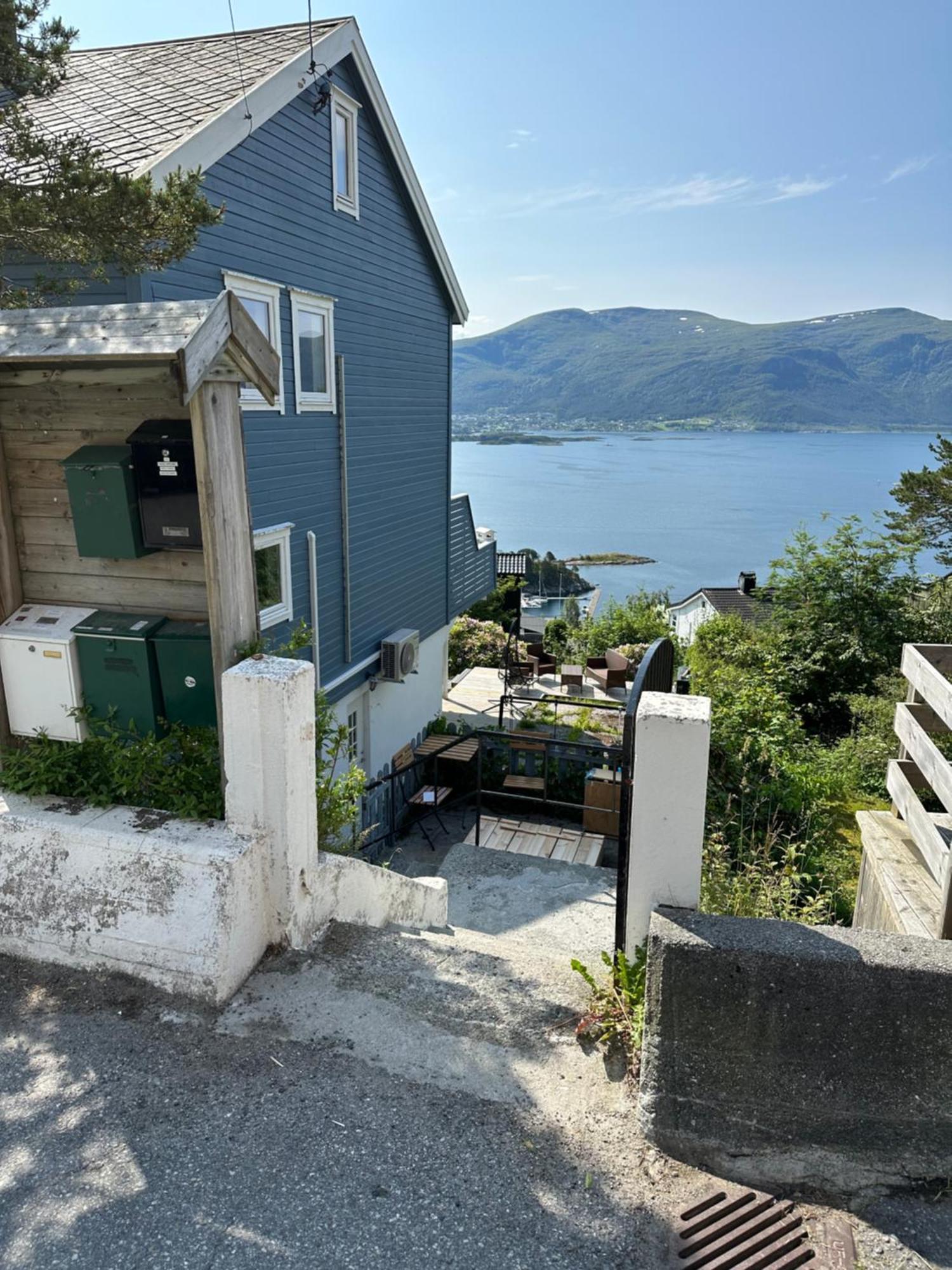 Great Place With View To The Mountains And Fjord * Alesund