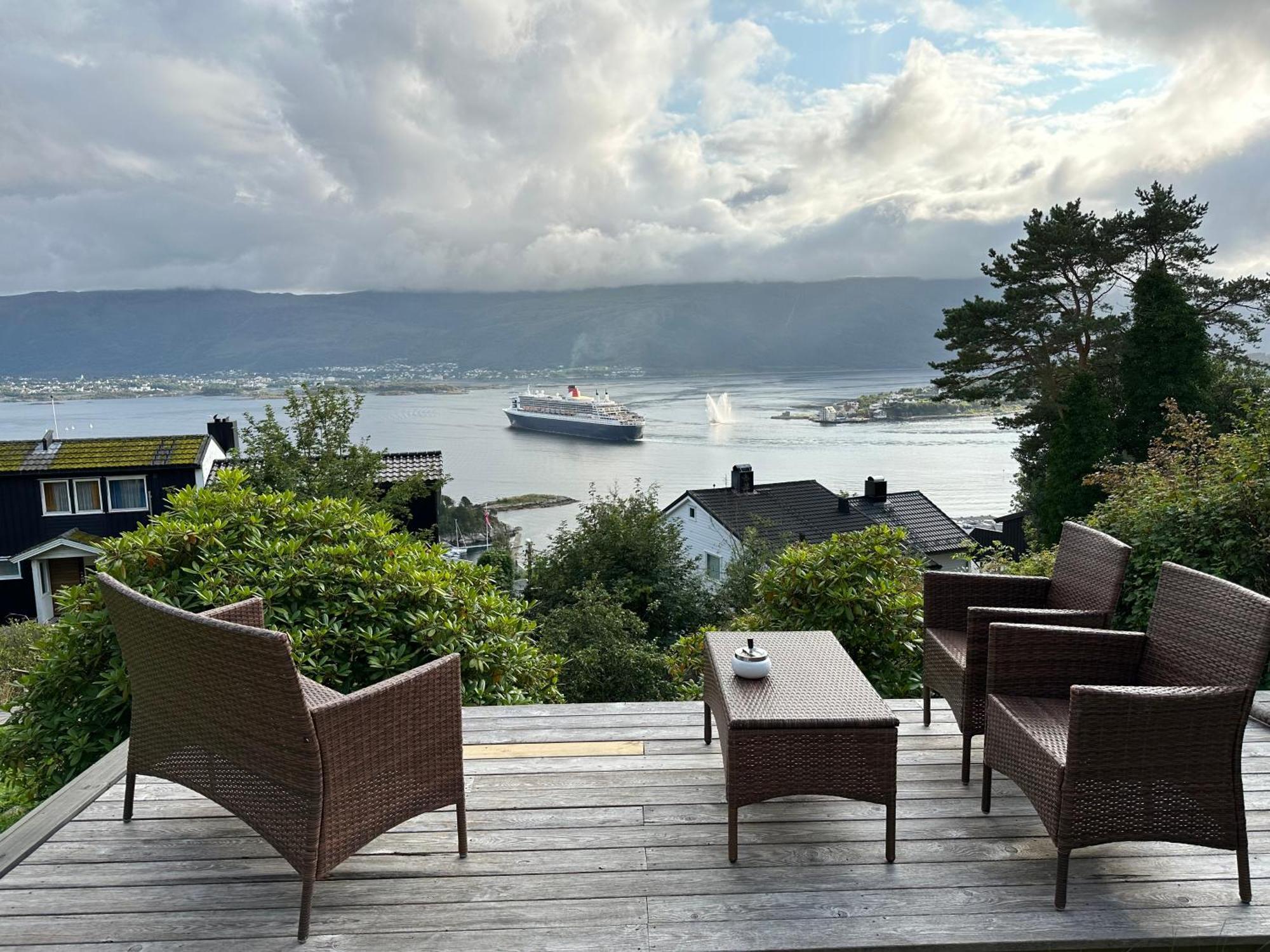 Apartment Great Place With View To The Mountains And Fjord Alesund